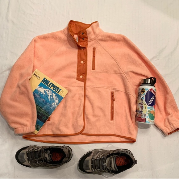 American Eagle Outfitters Tops - American eagle peach Sherpa button up